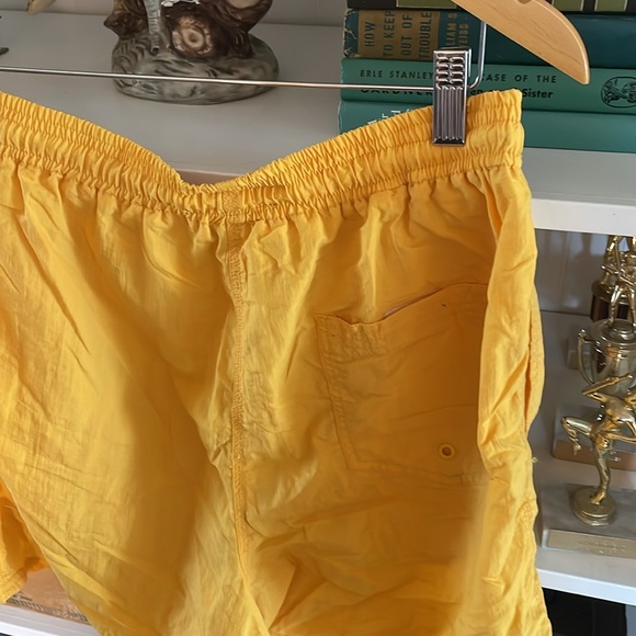 Fun yellow shorts - Picture 3 of 5